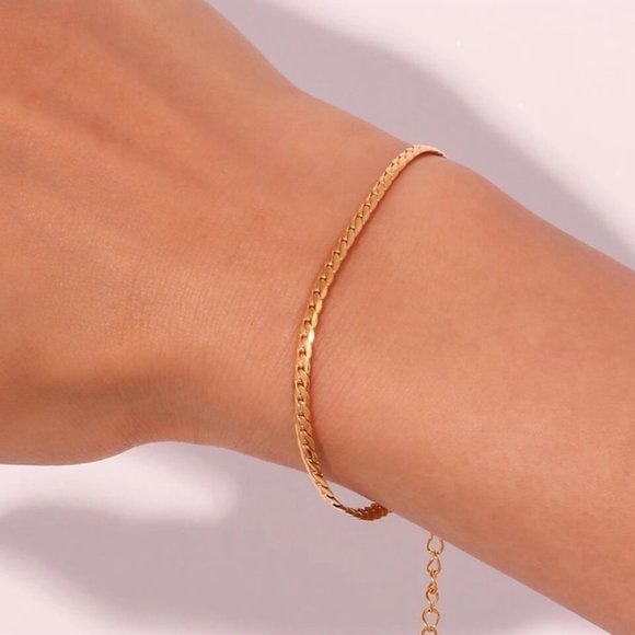 NEW 18K GOLD CUBAN CHAIN BRACELET, NICE BRACELET, CUTE BRACELET.